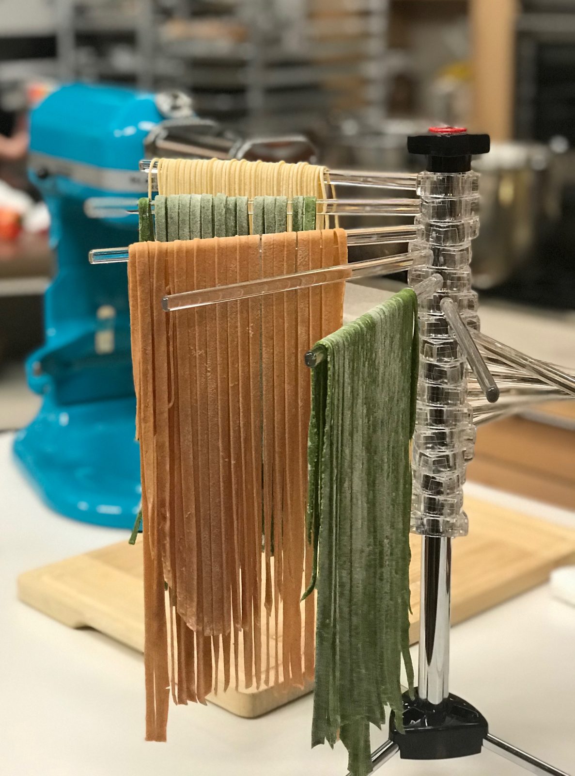 https://www.epicuricloud.com/wp-content/uploads/2019/05/Tomato-and-Spinach-Pasta-Dough-Recipe-1187x1600.jpg