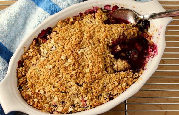 Berry Rhubarb Crisp | epicuricloud (Tina Verrelli)