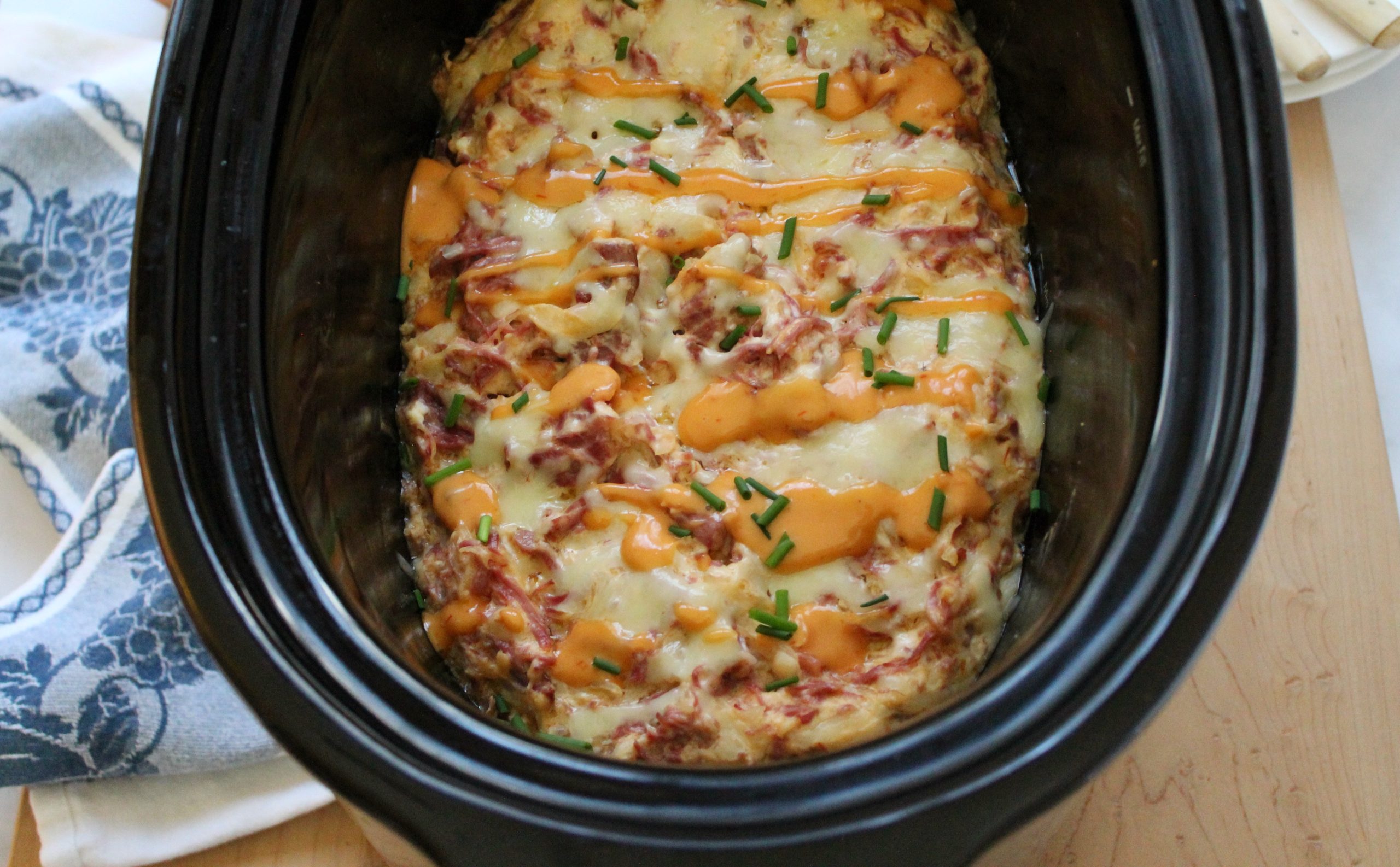 Easy Slow Cooker Reuben Dip (Shred With Mixer) | Epicuricloud (Tina ...