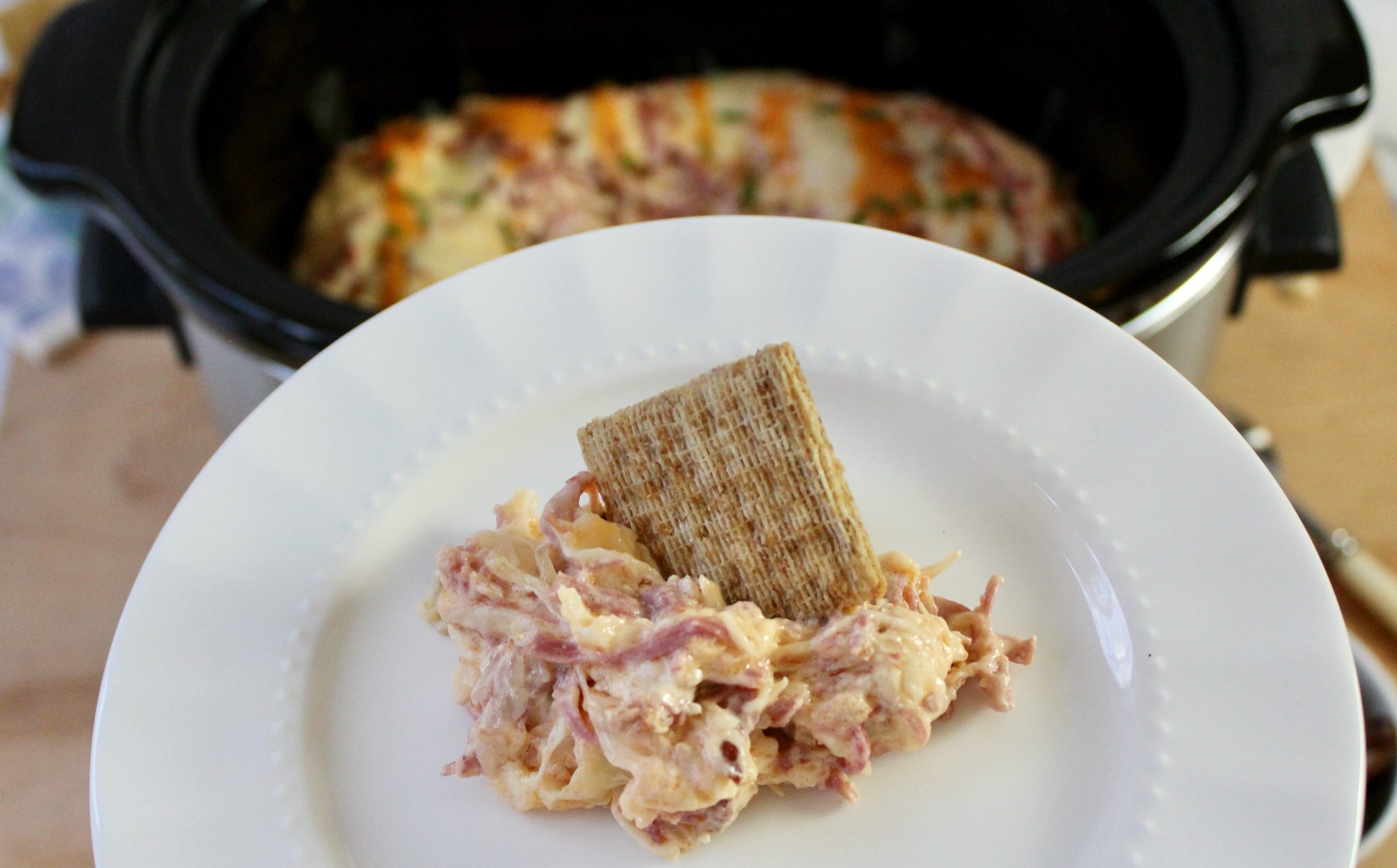 Easy Slow Cooker Reuben Dip (Shred With Mixer) | Epicuricloud (Tina ...